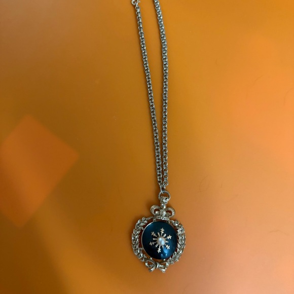 Jewelry - Vintage Black Pendant Necklace